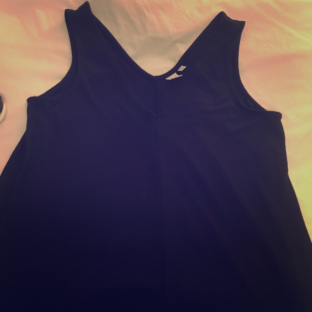Flowy Black Tank-Gap MUST GO